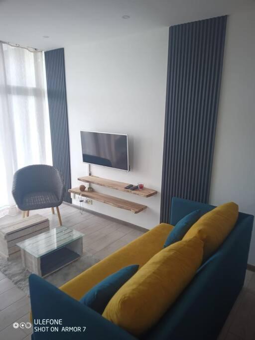Kensington Square Apartment *