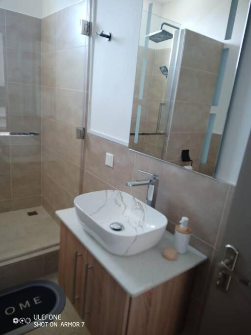 Kensington Square Apartment *